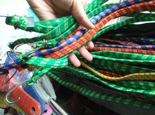 Rủi ro khi chở hàng cồng kềnh: 'Tiết kiệm' một sợi dây, shipper có thể mất gì?
